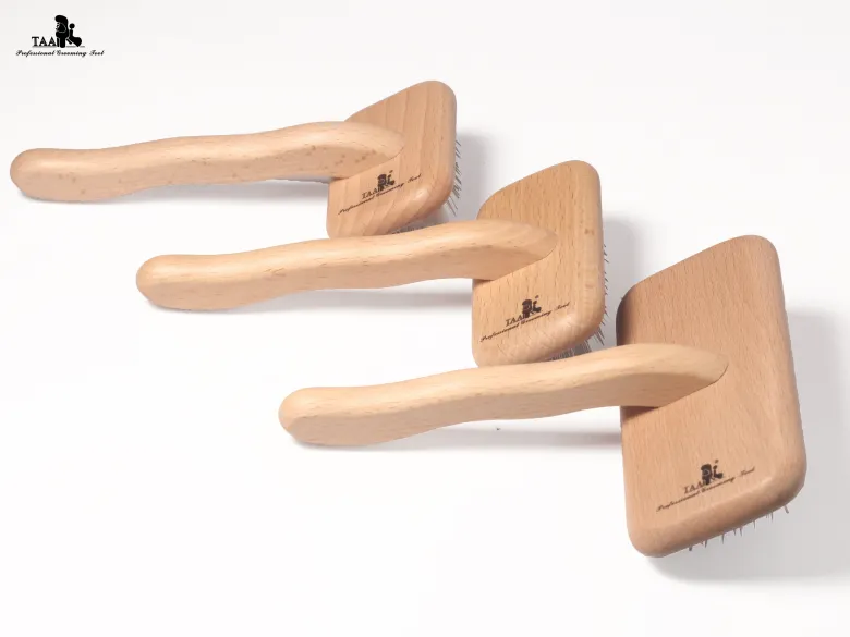 Большая мягкая пуходерка-slicker со средними зубцами TAA Comb Wood L — Фото 7